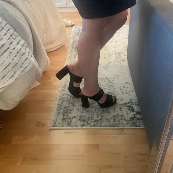 H&M chunky black platform sandal - Picture 3 of 4